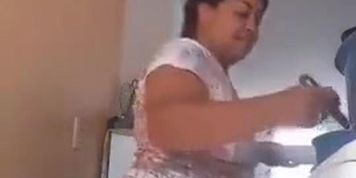 Mostrandose cocinando