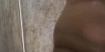 Ngintip Mandi Tante Toket Super Besar