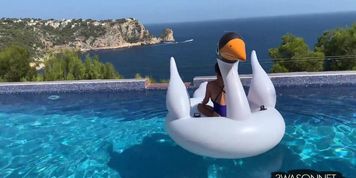 pool.side.story