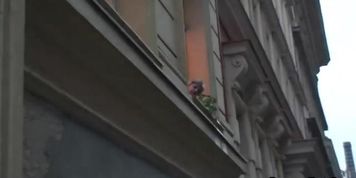 Mature blonde with a shaved pussy invites the neighbor