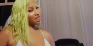 Nicki Minaj play with tits in live instagram