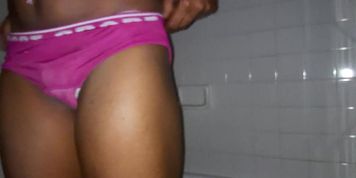 Lil freak bi say she wanna suck it!!