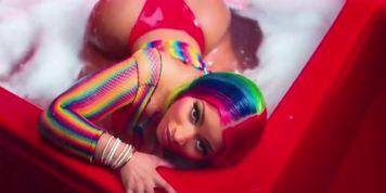 Trollz (Nicki Minaj) big ass butts 