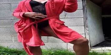 Afternoon pee outside from your UniQueen 