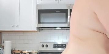 Pawg in the kitchen