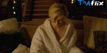 Elizabeth Debicki Nude Scene  in The Night Manager