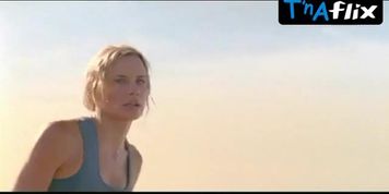Daryl Hannah Sexy Scene  in Casa De Los Babys