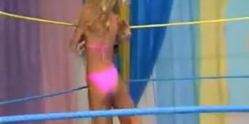 SUGAR RAY VS ROBIN BIKINI WRESTLING