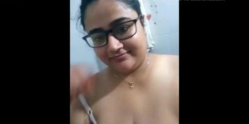Big Boob Indian Girl On Cam - Red Saree (indian_girl)