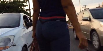 Mature Lady good trunk ass