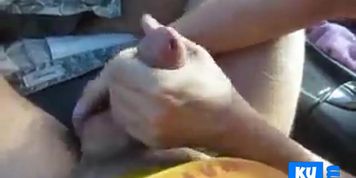 Handjobb with ending while driving
