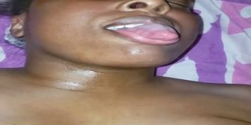 Freak lil girl take piss and facial 
