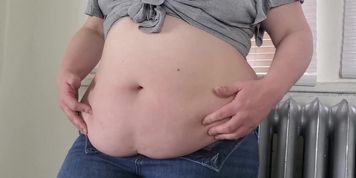 Jiggle Belly Caressa (Katie Cummings)