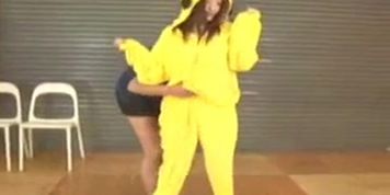 Pikachu H-Cosplay