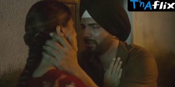 Nikhita Chopra Sexy Scene  in Fuh Se Fantasy