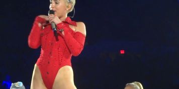 Miley Cyrus hot 1
