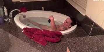 Mature woman facetimes when fingering her clit in the tub