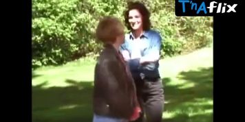Stephanie Morgenstern Lesbian Scene  in Revoir Julie