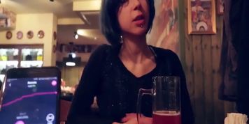 I took control of my stepsister's vibrator in the bar and brought her to orgasm. (MySchoolLife)