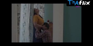 Aliya Naaz Breasts,  Bikini Scene  in Bahu Jaan