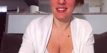Milf shows big tits and pussy live