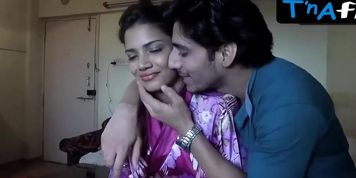 Palak Singh Sexy Scene  in Gayab