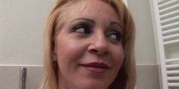 Young boy spying his cute auntie in the shower pt 1 - More On HDMilfCam.com