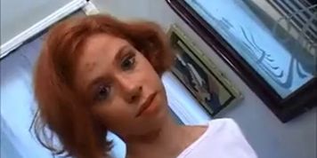 1ere sodomie pour Julie la rouquine qui aime la pine