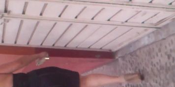 Riquisima Madura en falda apretada