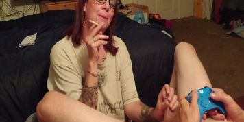 Sexy Milf in Nerdy Glasses Sucks Off Daddy playing Apex