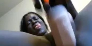 Amateur dildoing black cunt