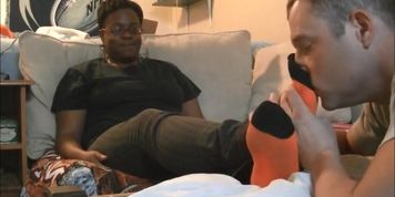 Freak Underfoot - Ebony sock worship