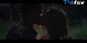 Mariya Lisovaya Breasts Scene  in Odin Shans Na Troikh