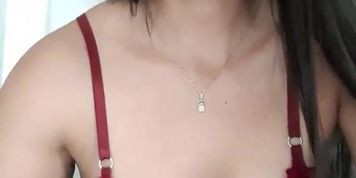 C4_MonyCat boobs show