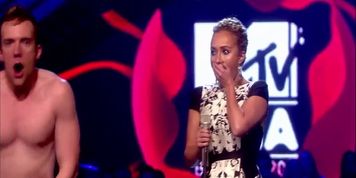 Hayden Panettiere CFNM- David Monahan on MTV EMA Stage
