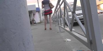Sexy upskirt with girl who prefers pleated skirt