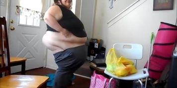 ssbbw jiggles and dances