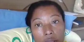 Empres&aacute;ria e youtuber Elit&aacute; pelada em seu quarto de sua casa