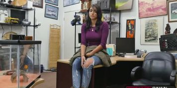 Hot girl Jessi makes some cash from fucking a pawn dude (Jessi Foster)