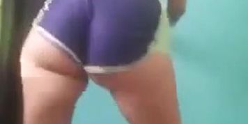 Huge booty bounce