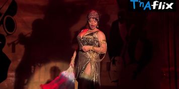 Queen Latifah Sexy Scene  in Chicago
