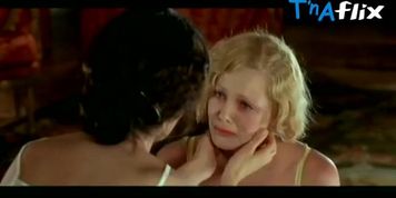 Penelope Cruz Lesbian Scene  in Head In The Clouds