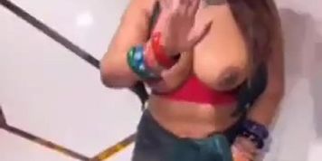 Udeh (Anushka Sharma, Romi Rain)