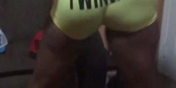 Sexy amateur twerking her juicy bubble butt