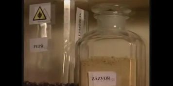 Destrucci&oacute;n de las nalgas para unas colegialas. (Terminan llorando)