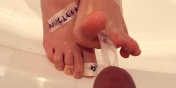 PISSING - DADDYS FRIEND PISS ON MY FEET WHILE I MASTURBATE IN SHOWER / HUMILATED PISSED OFF BITCH