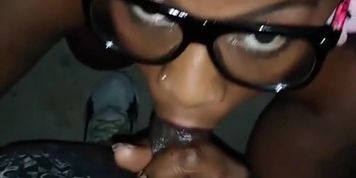 Getting head from thick ebony