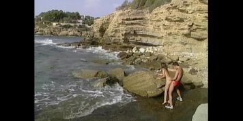 Butt-Naked Beach Babes 6 (Germany, Kelly Trump, Dru Berrymore)