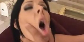 Taryn Thomas dpd by 2 guys who cum on her mouth