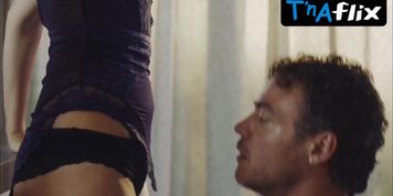 Bracha Van Doesburgh Underwear Scene  in The Neighbors